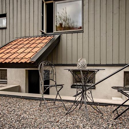 Vivante Basement Accommodation Порво Екстериор снимка